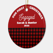 Rood & Zwart Plaid Onze 1e Kerstmis verloofd Keramisch Ornament (Links)