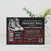 Rood zwart Sneaker Ball verjaardagsfeestje Kaart (Staand voorkant)