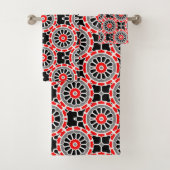 Rood zwart wit en grijs mozaïek geometrisch patroo bad handdoek (Insitu)