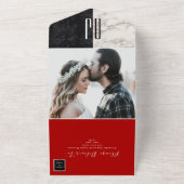 Rood zwart-wit monogram bruiloft all in one uitnodiging (Buitenkant)