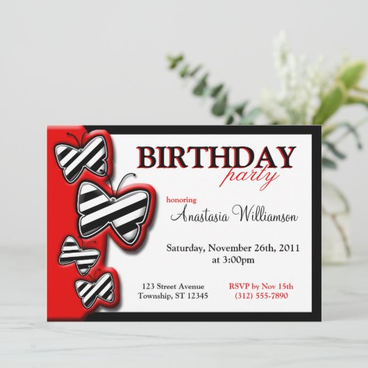 Rood Zwart & Wit Vlinder Verjaardag Uitnodigingen (Staand voorkant)