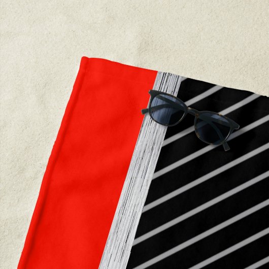 Rood, zwart, zilver en wit strandlaken (In situ)