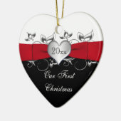 Rood, zwart, zilver onze eerste kerstversiering keramisch ornament (Links)