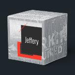 Rood, zwart, zwart en wit krijtstreep print bedankdoosjes<br><div class="desc">Rood, zwart, zwart en wit pinstripe draagtas. Dit bruiloft collectie kan worden gewijzigd om een verjaardag te zijn, een Mr & Mr. Bachelor-feest, of een verjaardagsfeest, het is volledig aanpasbaar voor je gelegenheid. Dit collectie zal perfect zijn voor iedereen die iets heel anders wil. Dit collectie zal een klap zijn....</div>