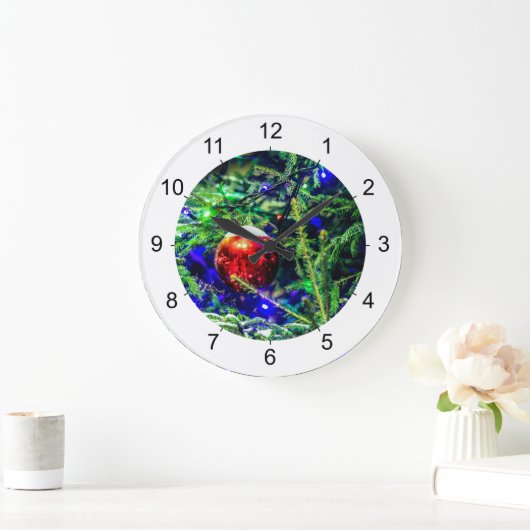 Roodbal met groene kerstboom grote klok (Huis)