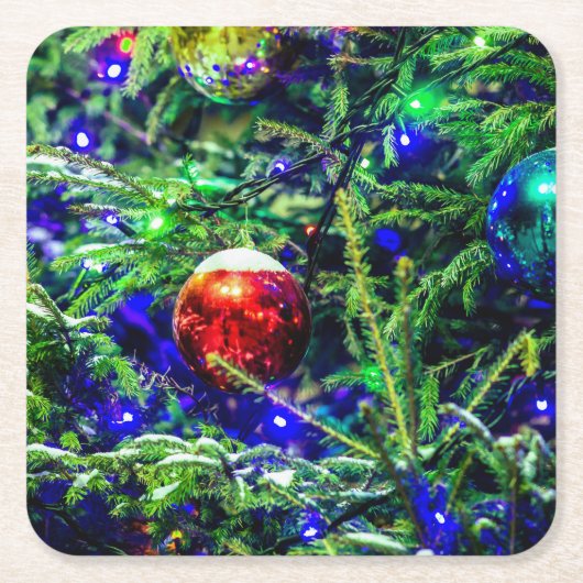 Roodbal met groene kerstboom kartonnen onderzetters (Voorkant)