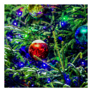 Roodbal met groene kerstboom perfect poster