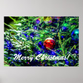 Roodbal met groene kerstboom poster (Voorkant)