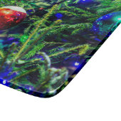 Roodbal met groene kerstboom snijplank (Hoek)