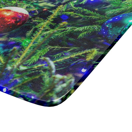 Roodbal met groene kerstboom snijplank (Hoek)