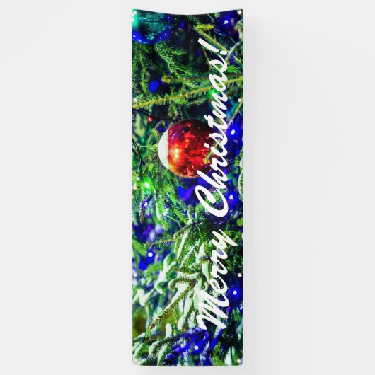 Roodbal met groene kerstboom spandoek (Verticaal)