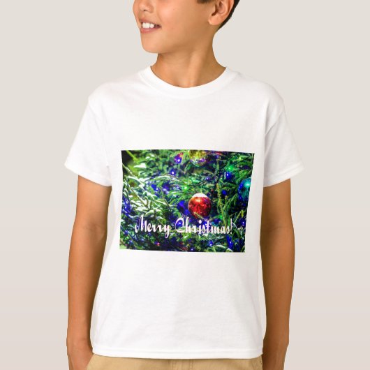 Roodbal met groene kerstboom t-shirt (Voorkant)