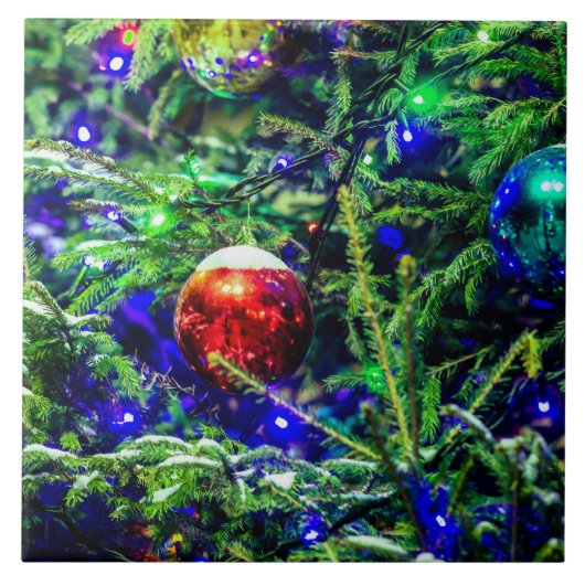 Roodbal met groene kerstboom tegeltje (Voorkant)