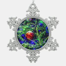 Roodbal met groene kerstboom tin sneeuwvlok ornament