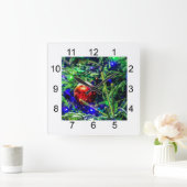 Roodbal met groene kerstboom vierkante klok (Huis)