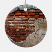 Roodbrick onder graffiti met een muur van luiers keramisch ornament (Achterkant)