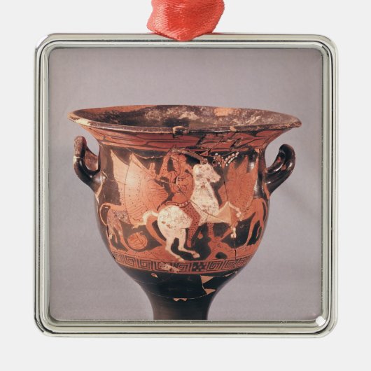 Roodcijferkrater met amazons en griffinen metalen ornament (Voorkant)