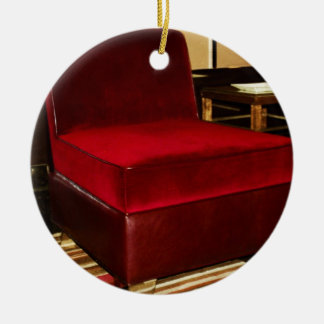 roodfluwelen stoel keramisch ornament