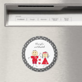 Roodgrijs met stippen stokfiguren en namen magneet (Insitu (Vaatwasser))