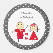 Roodgrijs met stippen stokfiguren en namen magneet (Voorkant)