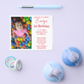 roodminimalistisch fotomeisje 1e verjaardag uitnod flyer (Enkel)