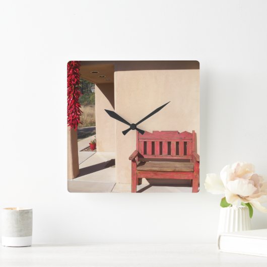 roodrode bank op een klok (Huis)