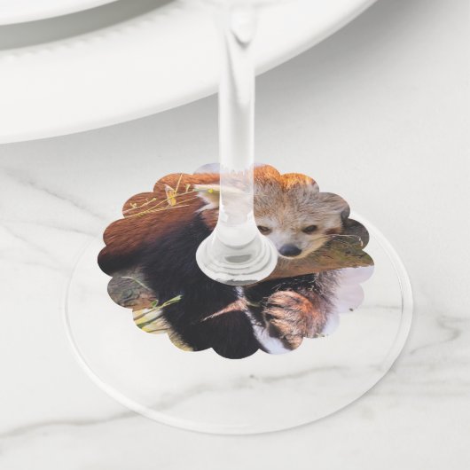 Roodrode panda wijnglaslabel (Dichtbij)