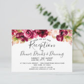 Roodroze bordeauxrode bloemige druppel bruiloftsre kaart (Staand voorkant)