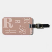 Roodroze gepersonaliseerde monogram, typografie in bagagelabel (Voorkant horizontaal)