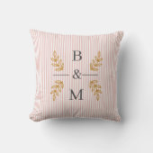Roodroze Gouden Bloemen Initiale Monogram Kussen (Voorkant)