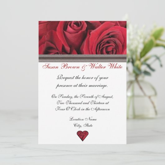 Roodrozen huwelijksuitnodiging met zwart lintje kaart (Staand voorkant)
