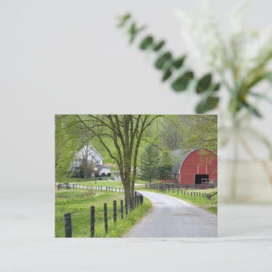 Roodschuur en boerderij huis bij Berlijn, Ohio. Briefkaart (Staand voorkant)