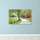 Roodschuur en boerderij huis bij Berlijn, Ohio. Canvas Afdruk (Insitu (Houten vloer))
