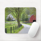 Roodschuur en boerderij huis bij Berlijn, Ohio. Muismat (Met muis)