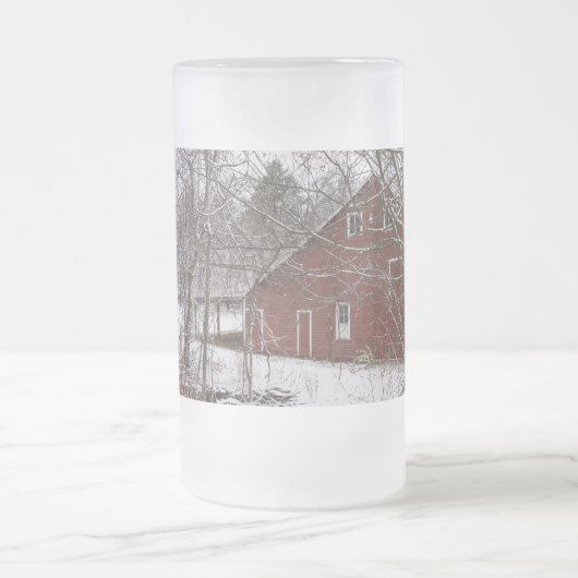 Roodschuur in de sneeuwvorst van de Mok van glasbi (Center)