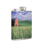 Roodschuur op het veld tarwe en gerst in Whitman 2 Heupfles (Rechts)