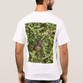 Roodspin op groene gras, t-shirt (Achterkant)