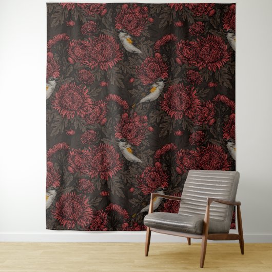 Roodstart in de chrysanten in bruin en rood wandkleed (In situ)