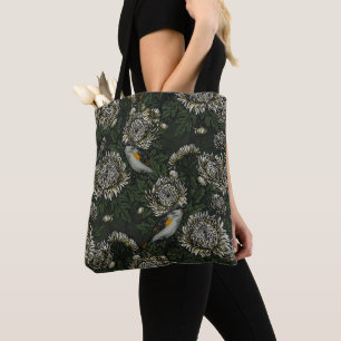 Roodstart in de chrysanten in groen en wit tote bag