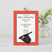 Roodvleugelige merel in vlucht verjaardagsfeestje kaart (Staand voorkant)