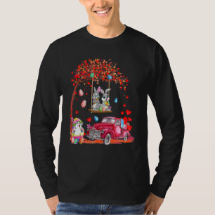 Roodvrachtwagen met paaseieren met roosterafval t-shirt