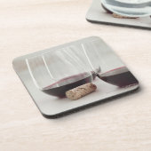 Roodwijn in glazen zonder steel bier onderzetter (Linkerzijde)