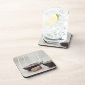 Roodwijn in glazen zonder steel bier onderzetter (Rechterzijde)