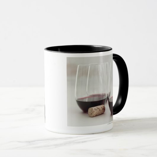 Roodwijn in glazen zonder steel mok (Voorkant rechts)