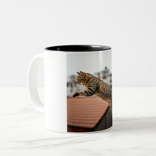 Rooftop Cat Adventure Mok (Voorkant links)