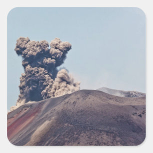 Rook uit actieve vulkaan Anak Krakatau Vierkante Sticker
