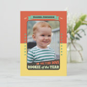 Rookie van het Jaar Eerste Verjaardag Uitnodiging (Staand voorkant)