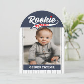 Rookie van het Jaar Kind Party Foto Kaart (Staand voorkant)
