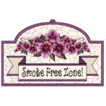 "Rookvrije zone" - Decoratief teken - 17 Fotobeeldje Ornament<br><div class="desc">Ruby rozen op crème: Dit punt maakt deel uit van een groot collectie van mengeling & gelijke giften allen met de zelfde basisontwerpelementen. Het oorspronkelijke ontwerp was met de hand geschilderd en bevat ruby rozen op een crèmeachtergrond, maroon- en crèmecheques en strepen, en een roomkleurige kant op een roerachtergrond of...</div>