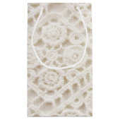 Roomkleurig ontwerp met haakkant klein cadeauzakje (Achterkant)